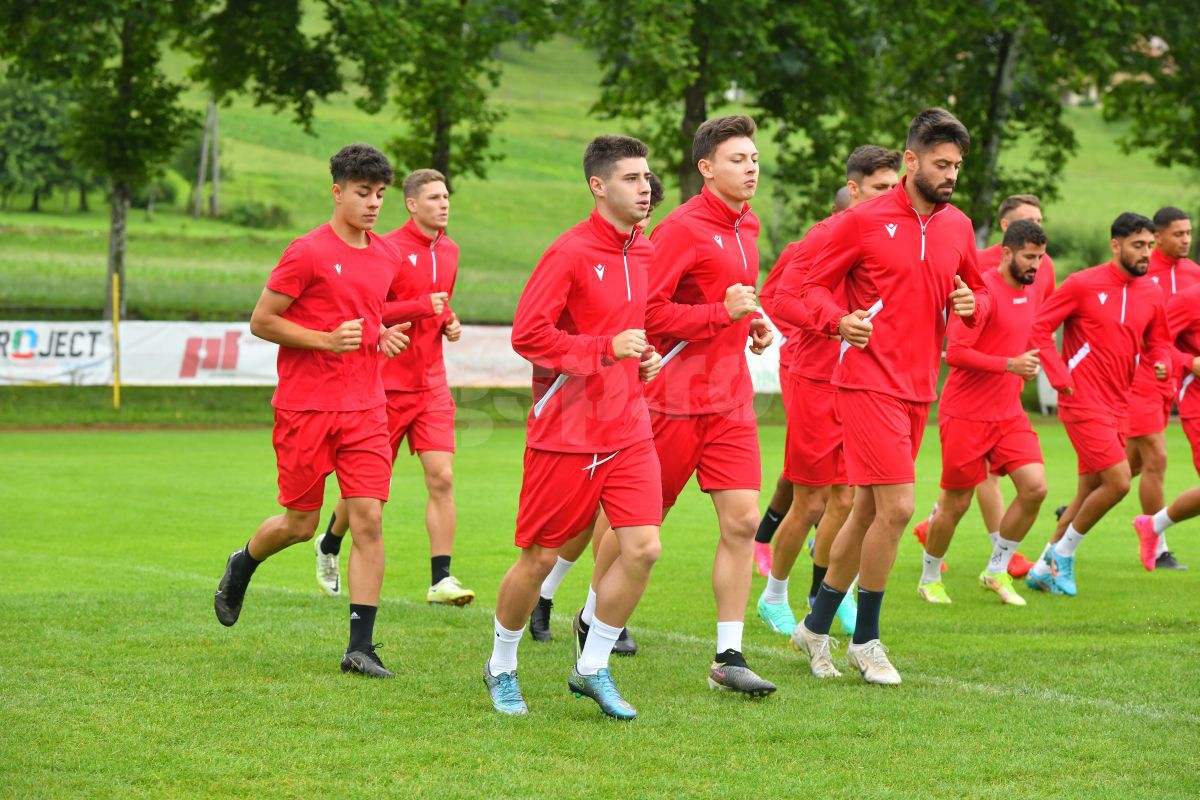 Imagini inedite: Ce a reușit Burcă la Dinamo + Acționarul se antrenează de parcă vrea să fie titular în derby :D