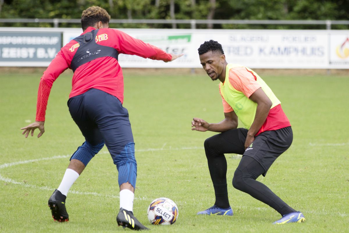 Filmare impresionantă din dronă, la cel mai tare exercițiu din antrenamentul FCSB: Ngezana vs Edjouma, duel „unu la unu”! Care a fost cea mai încinsă dispută