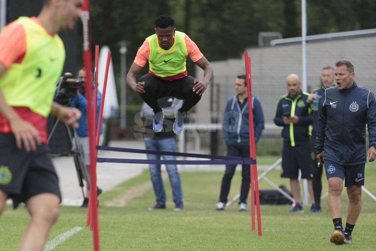 Filmare impresionantă din dronă, la cel mai tare exercițiu din antrenamentul FCSB: Ngezana vs Edjouma, duel „unu la unu”! Care a fost cea mai încinsă dispută