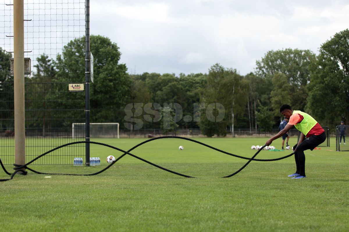 Siyabonga Ngezana la antrenamentul FCSB, 3 iulie