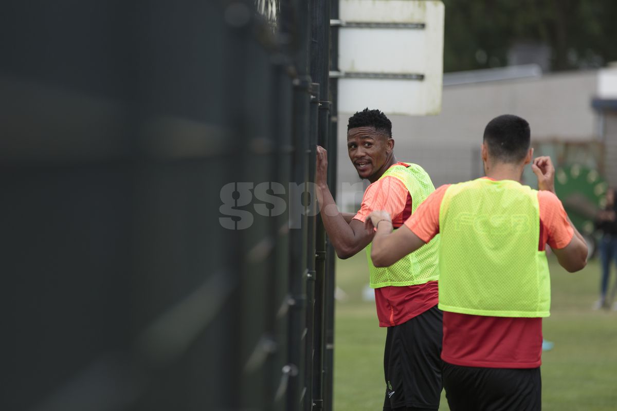 Filmare impresionantă din dronă, la cel mai tare exercițiu din antrenamentul FCSB: Ngezana vs Edjouma, duel „unu la unu”! Care a fost cea mai încinsă dispută