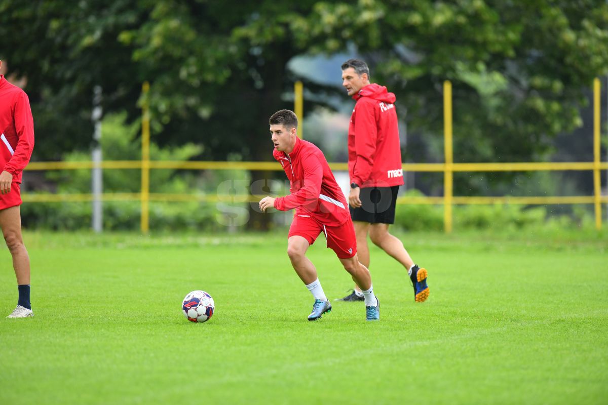 Imagini inedite: Ce a reușit Burcă la Dinamo + Acționarul se antrenează de parcă vrea să fie titular în derby :D