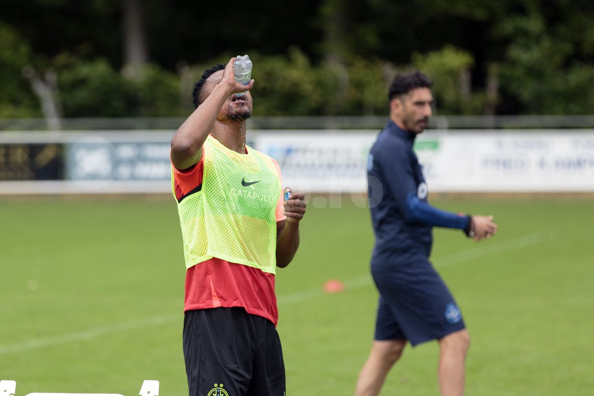 Filmare impresionantă din dronă, la cel mai tare exercițiu din antrenamentul FCSB: Ngezana vs Edjouma, duel „unu la unu”! Care a fost cea mai încinsă dispută