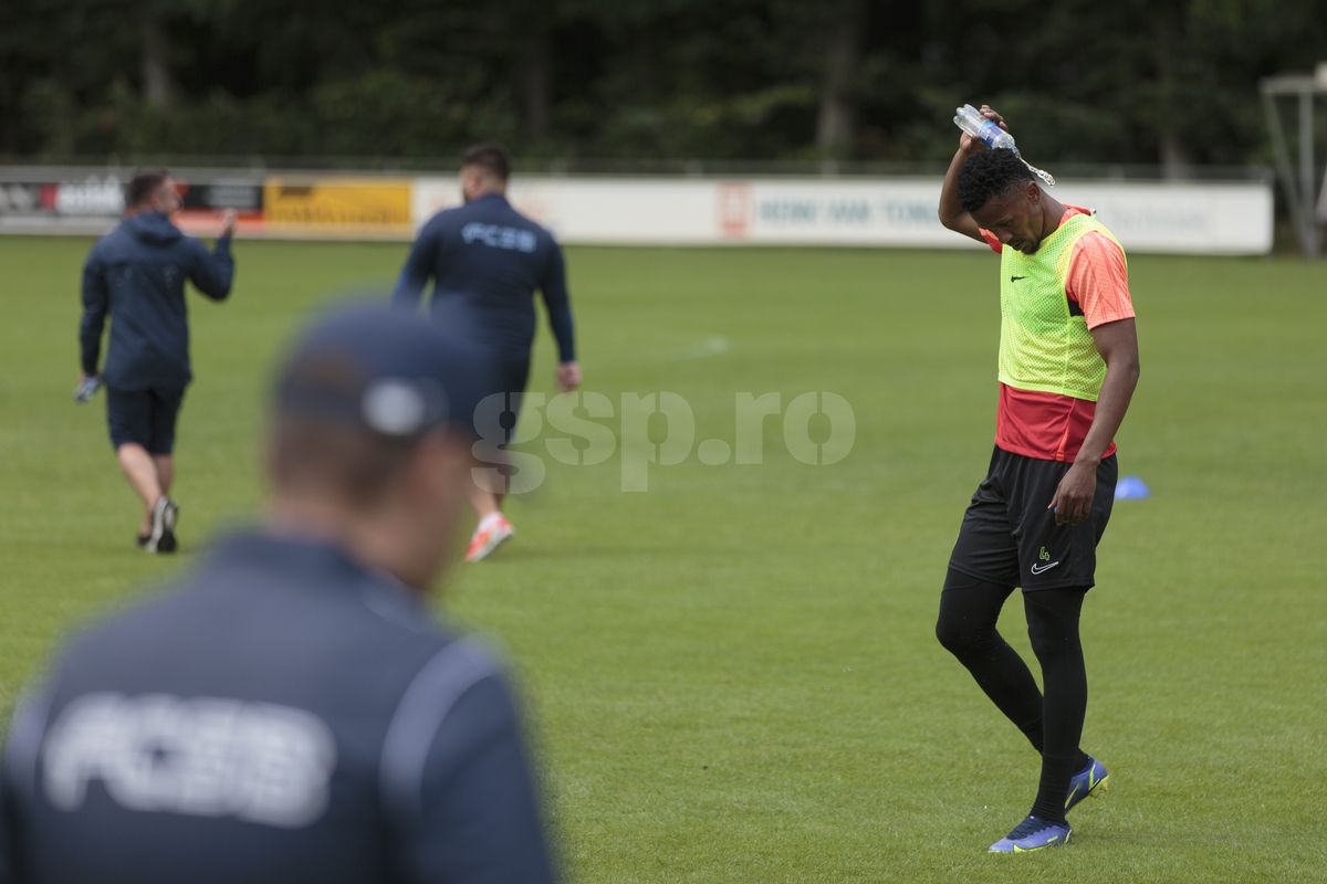 Filmare impresionantă din dronă, la cel mai tare exercițiu din antrenamentul FCSB: Ngezana vs Edjouma, duel „unu la unu”! Care a fost cea mai încinsă dispută