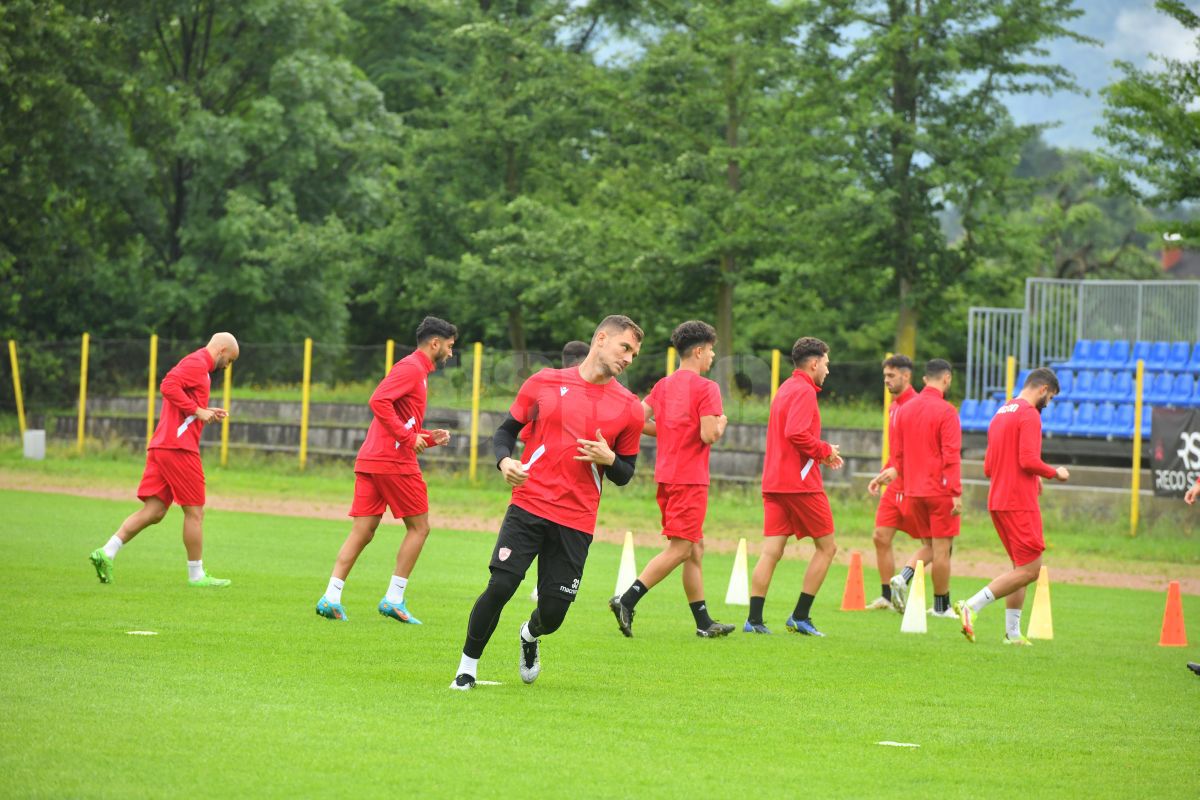 Imagini inedite: Ce a reușit Burcă la Dinamo + Acționarul se antrenează de parcă vrea să fie titular în derby :D