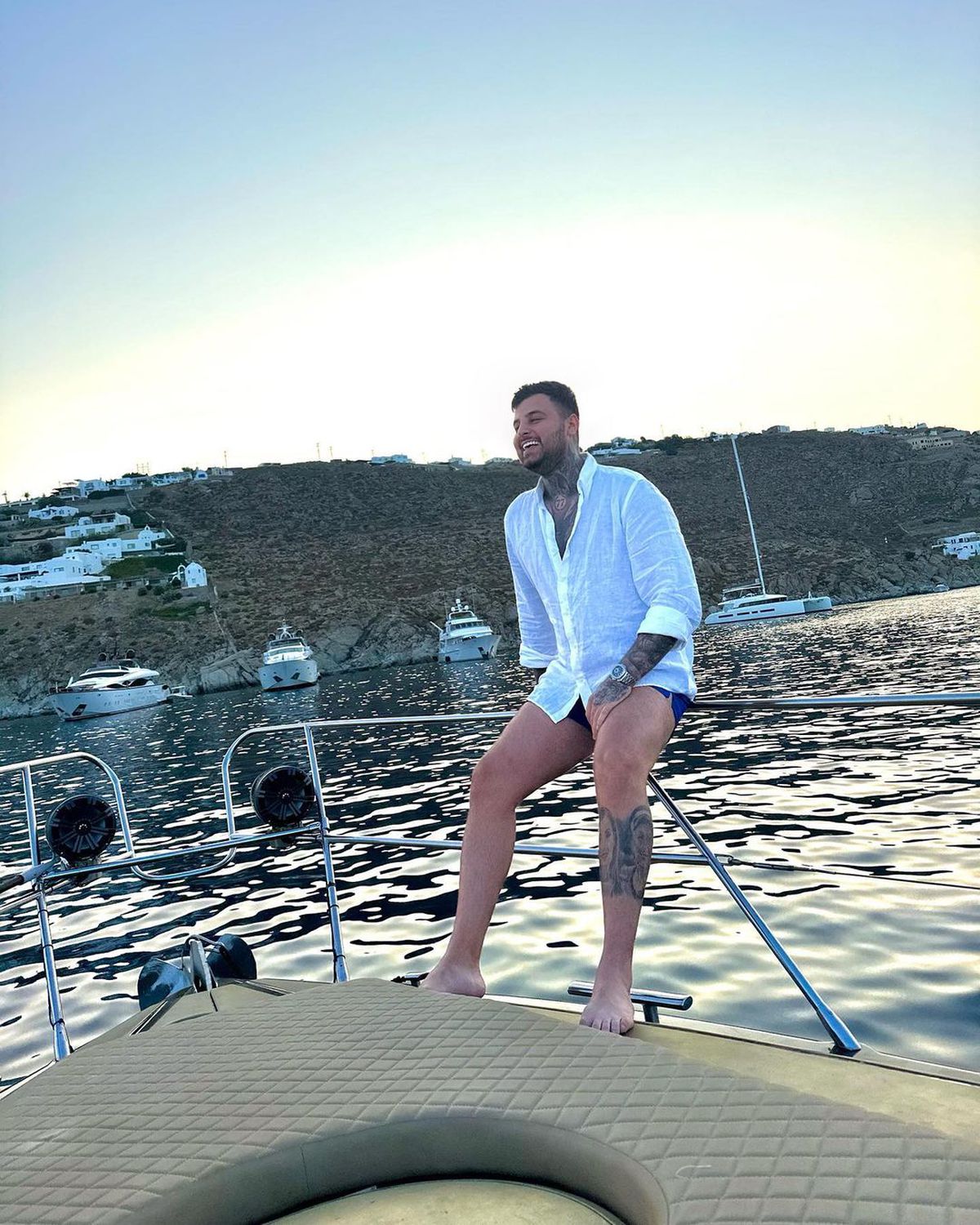 FOTO Marius Niculae s-a afișat cu noua iubită » Ea e bruneta sexy de care s-a îndrăgostit „Săgeată”