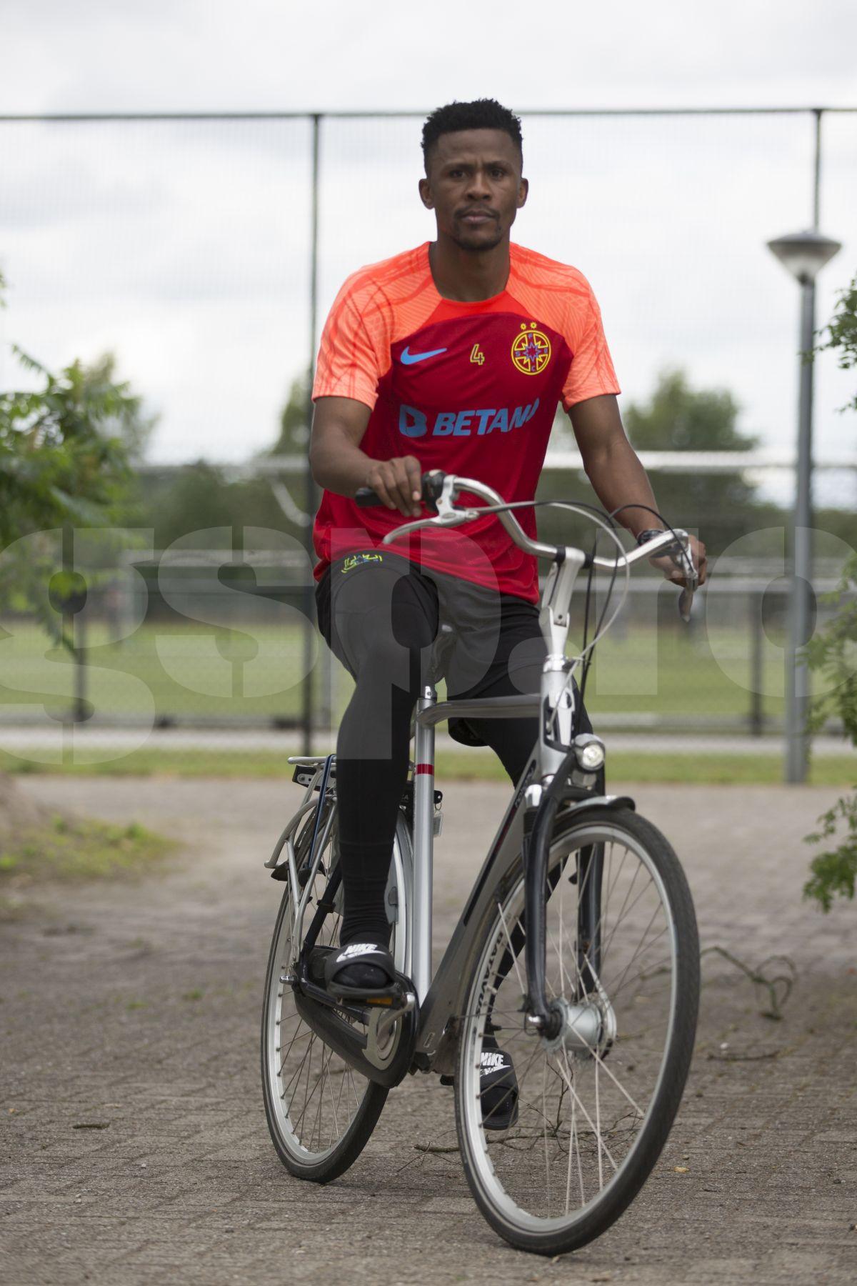 Siyabonga Ngezana la antrenamentul FCSB, 3 iulie