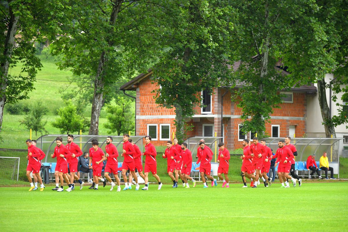 Imagini inedite: Ce a reușit Burcă la Dinamo + Acționarul se antrenează de parcă vrea să fie titular în derby :D