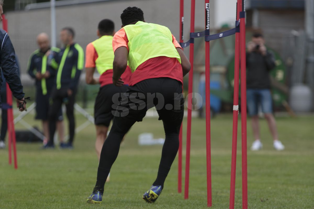 Filmare impresionantă din dronă, la cel mai tare exercițiu din antrenamentul FCSB: Ngezana vs Edjouma, duel „unu la unu”! Care a fost cea mai încinsă dispută