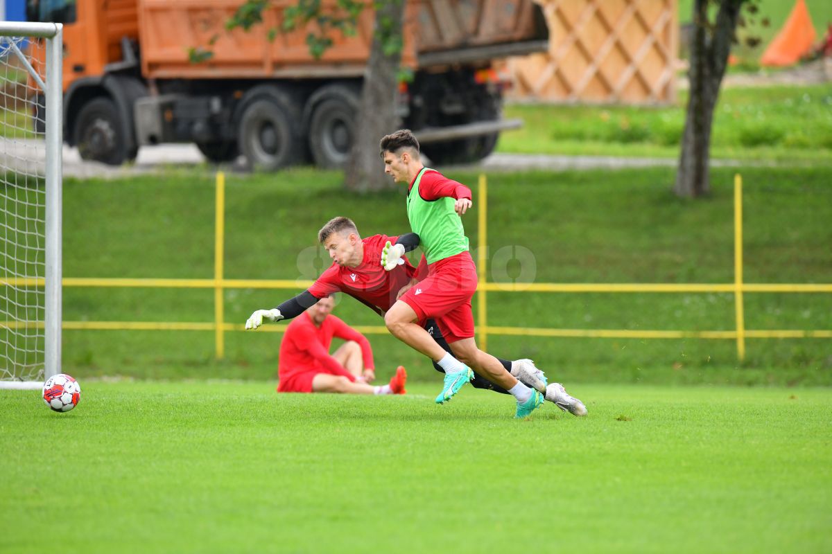 Imagini inedite: Ce a reușit Burcă la Dinamo + Acționarul se antrenează de parcă vrea să fie titular în derby :D