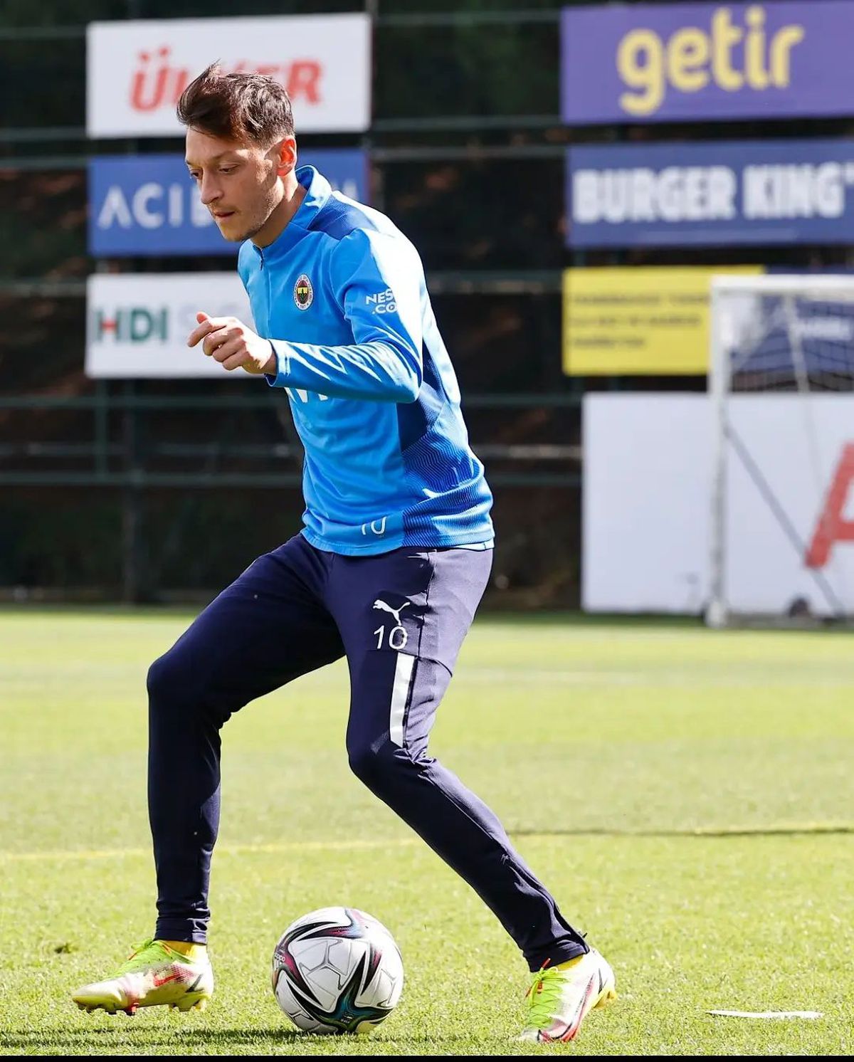 Transformare ireală a lui Mesut Ozil » Cum a apărut în sala de forță: e total schimbat