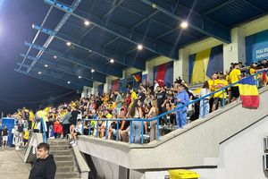 Fotbaliștii naționalei au ajuns la Mogoșoaia, în uralele a sute de fani