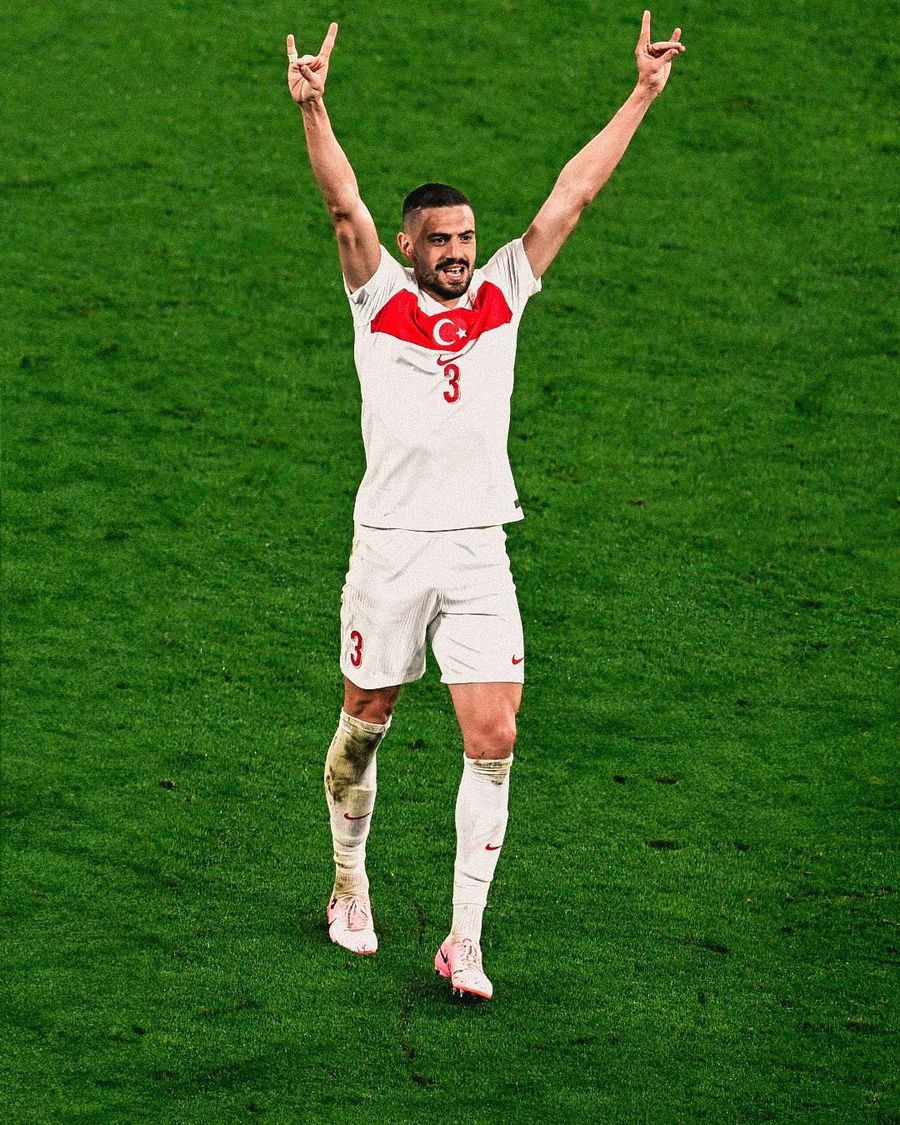 Fotografia postată de Merih Demiral pe „X”, când face salutul „lupilor gri” Merih Demiral, autorul salutului „lupilor gri