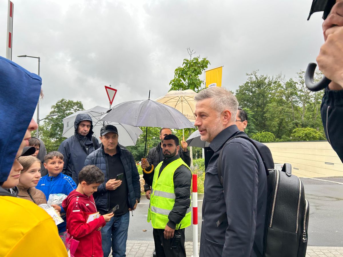 „Am avut senzația că ne-am unit ca țară” » Jucătorii echipei naționale se înclină în fața milioanelor de suporteri români