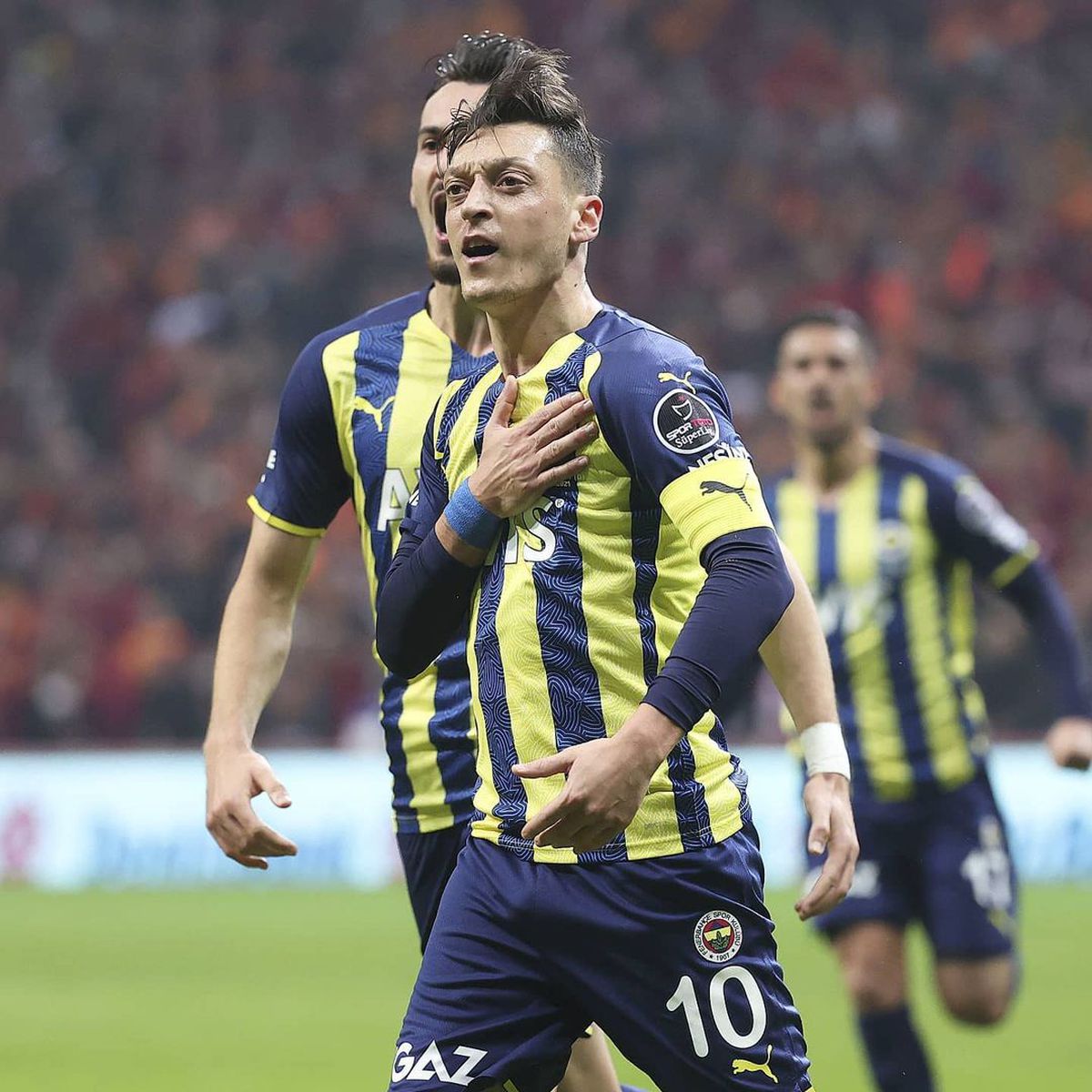 Transformare ireală a lui Mesut Ozil » Cum a apărut în sala de forță: e total schimbat