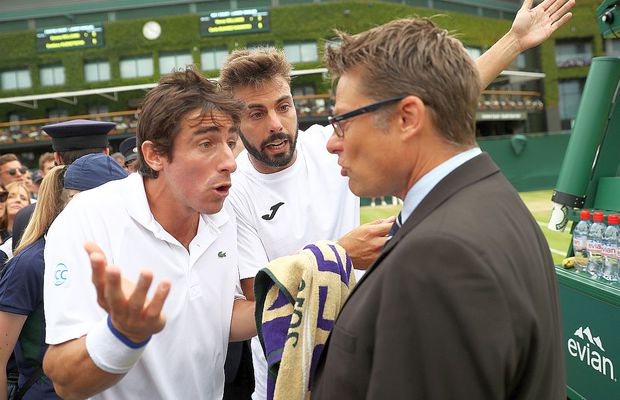O poveste de necrezut de la Wimbledon: un spectator a acuzat un jucător că a urinat pe teren, într-o cutie de mingi