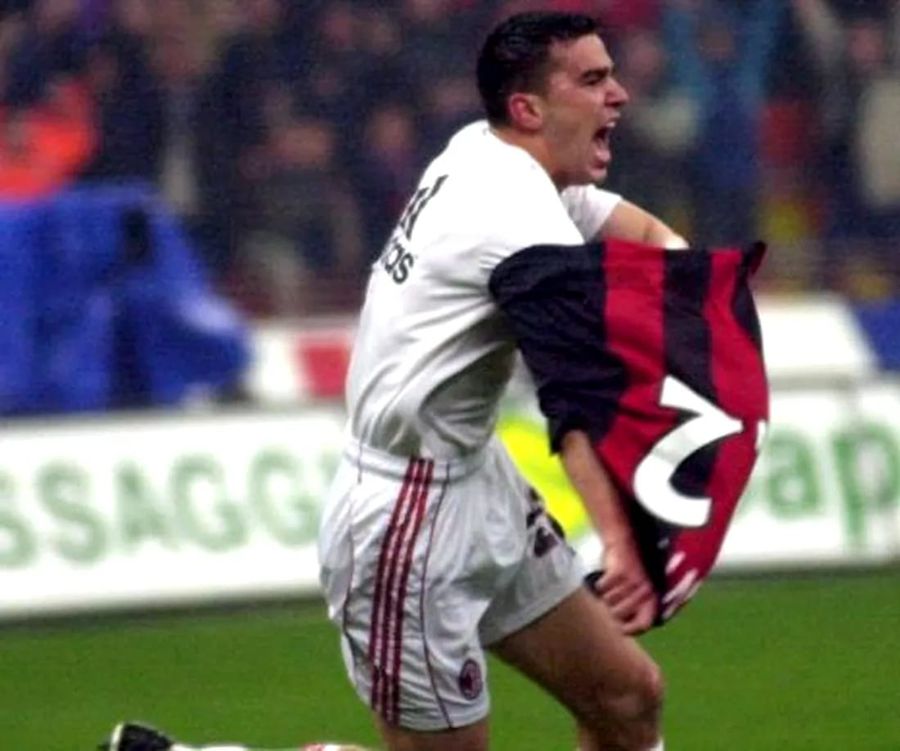 Cosmin Contra, celebrând golul din derby marcat contra rivalilor de la Inter Alessandro Costacurta, dialog cu GSP: „Primul sărut a fost cu o româncă, de neuitat”. Declarații tari despre Cristi Chivu, Contra sau Hagi: „Victoria contra Stelei mi-a schimbat viața!”