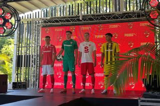 Dinamo și-a prezentat cele 3 echipamente pentru sezonul 2025-2026 » Surpriză pentru fani