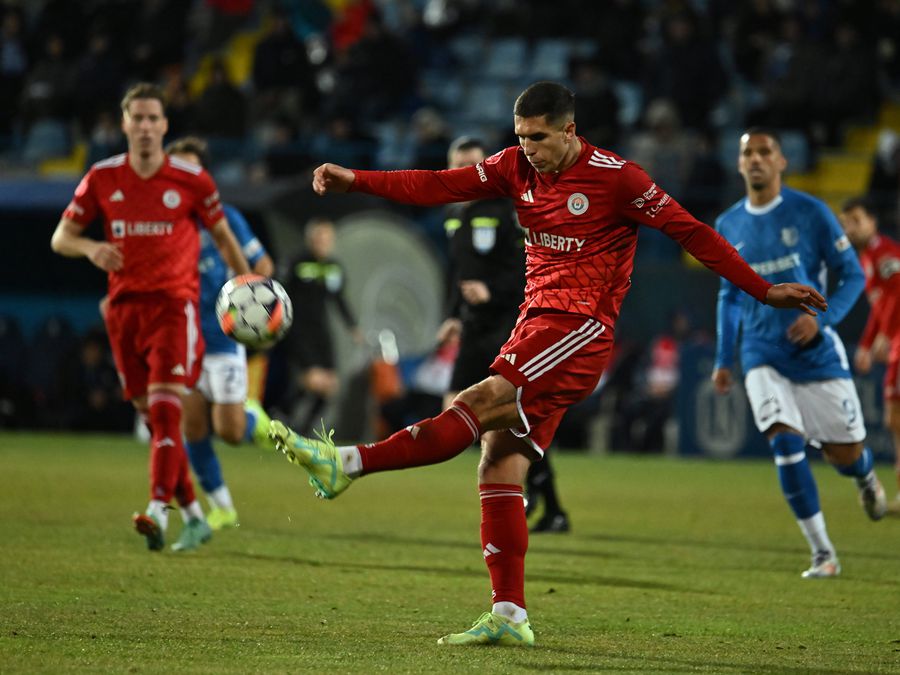 Nikola Stefanovic, jucând pentru Oțelul // foto: Imago Images Transfer din Superliga la Universitatea Craiova! » Încă o prezentare inedită