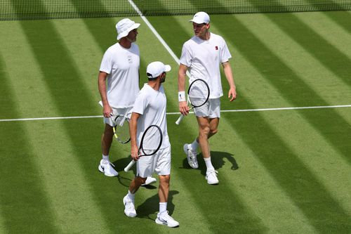 Veste bună pentru Jannik Sinner! Italienii anunță că Darren Cahill ar putea să rămână în echipa liderului mondial, până la urmă