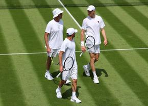 Veste bună pentru Jannik Sinner! Italienii anunță că Darren Cahill ar putea să rămână în echipa liderului mondial, până la urmă