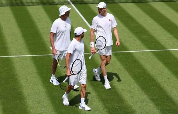 Veste bună pentru Jannik Sinner! Italienii anunță că Darren Cahill ar putea să rămână în echipa liderului mondial, până la urmă