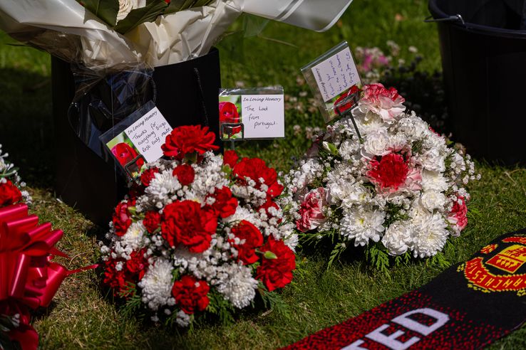 Fanii lui Liverpool i-au adus un omagiu lui Diogo Jota după decesul fotbalistului. FOTO: Imago Images