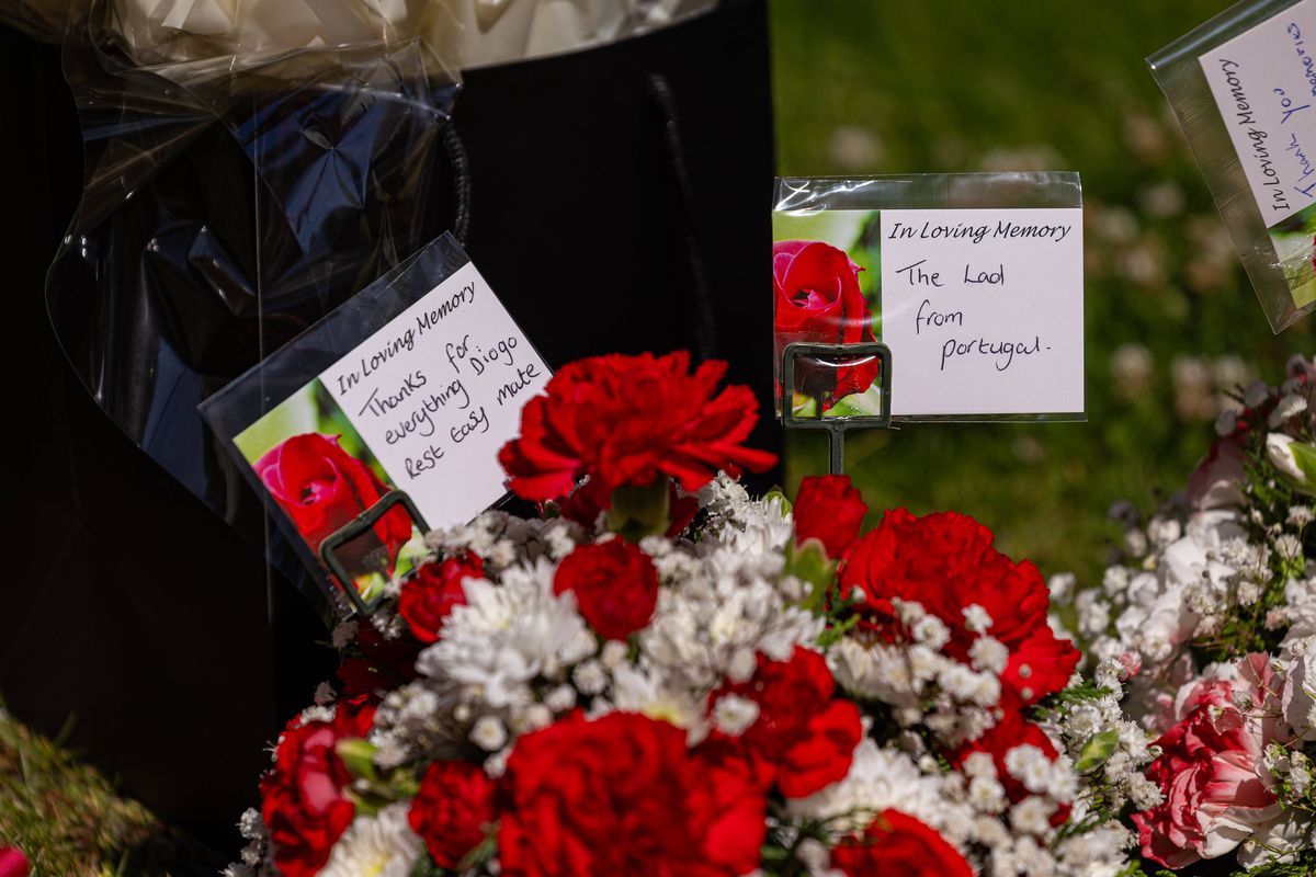 Fanii lui Liverpool i-au adus un omagiu lui Diogo Jota după decesul fotbalistului