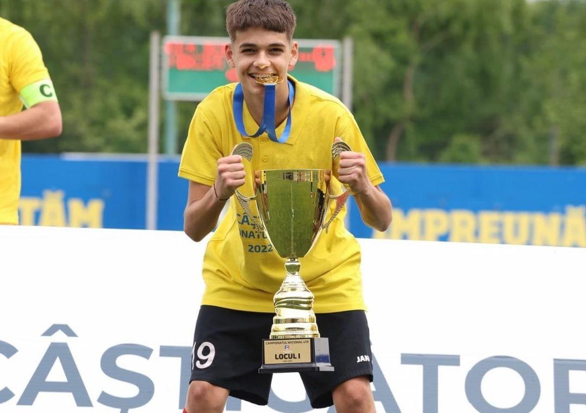 Ianis Doană, fiul lui Leontin Doană » Băiatul fostului mijlocaș de la Reșița s-a transferat la Steaua
