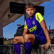 CFR Cluj și-a lansat noul echipament pentru sezonul 2025-2026. FOTO: Facebook @Fotbal Club CFR 1907 CLUJ