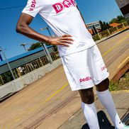 CFR Cluj și-a lansat noul echipament pentru sezonul 2025-2026. FOTO: Facebook @Fotbal Club CFR 1907 CLUJ