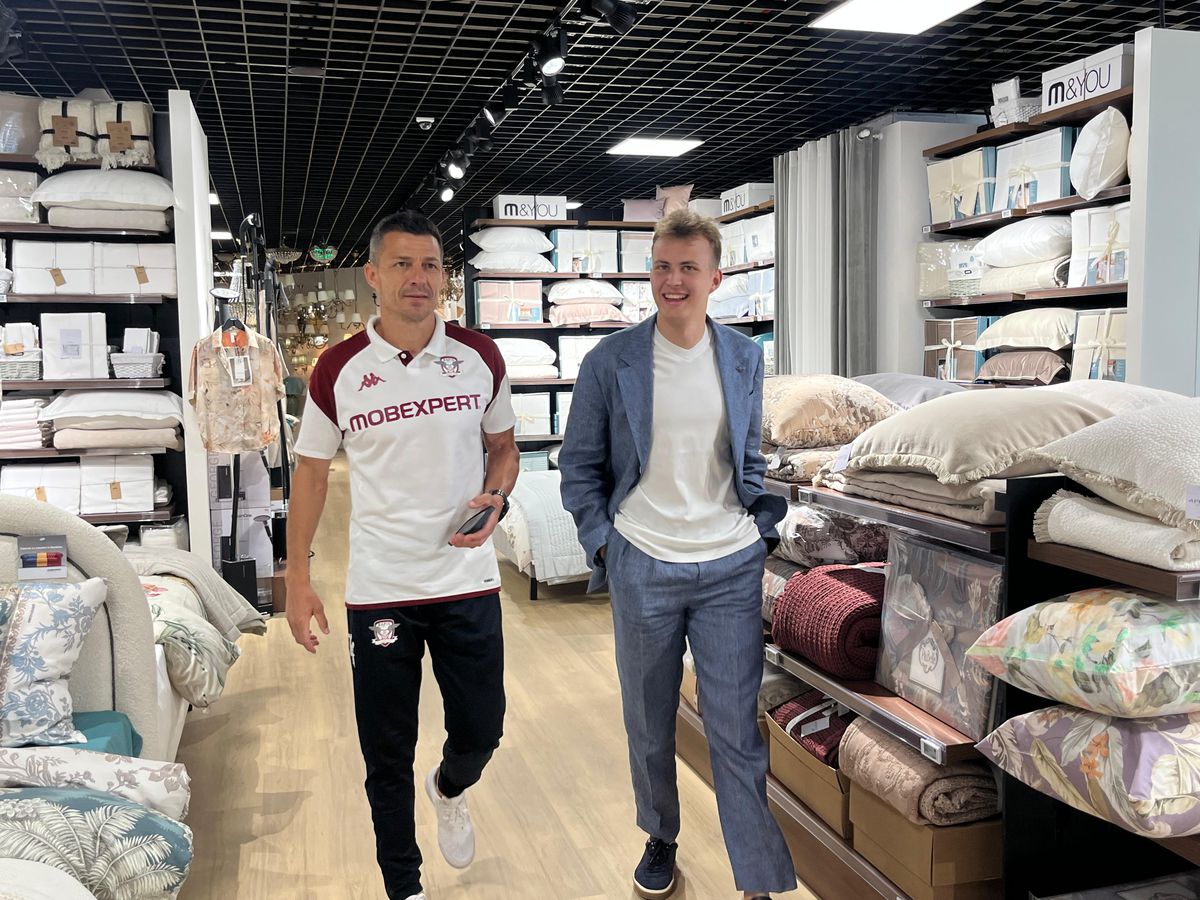 Rapid la Mobexpert - lansare magazin