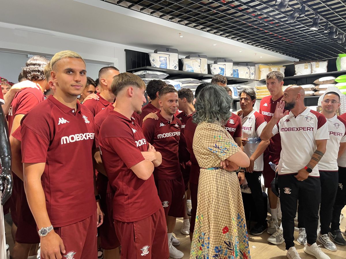 Rapid la Mobexpert - lansare magazin