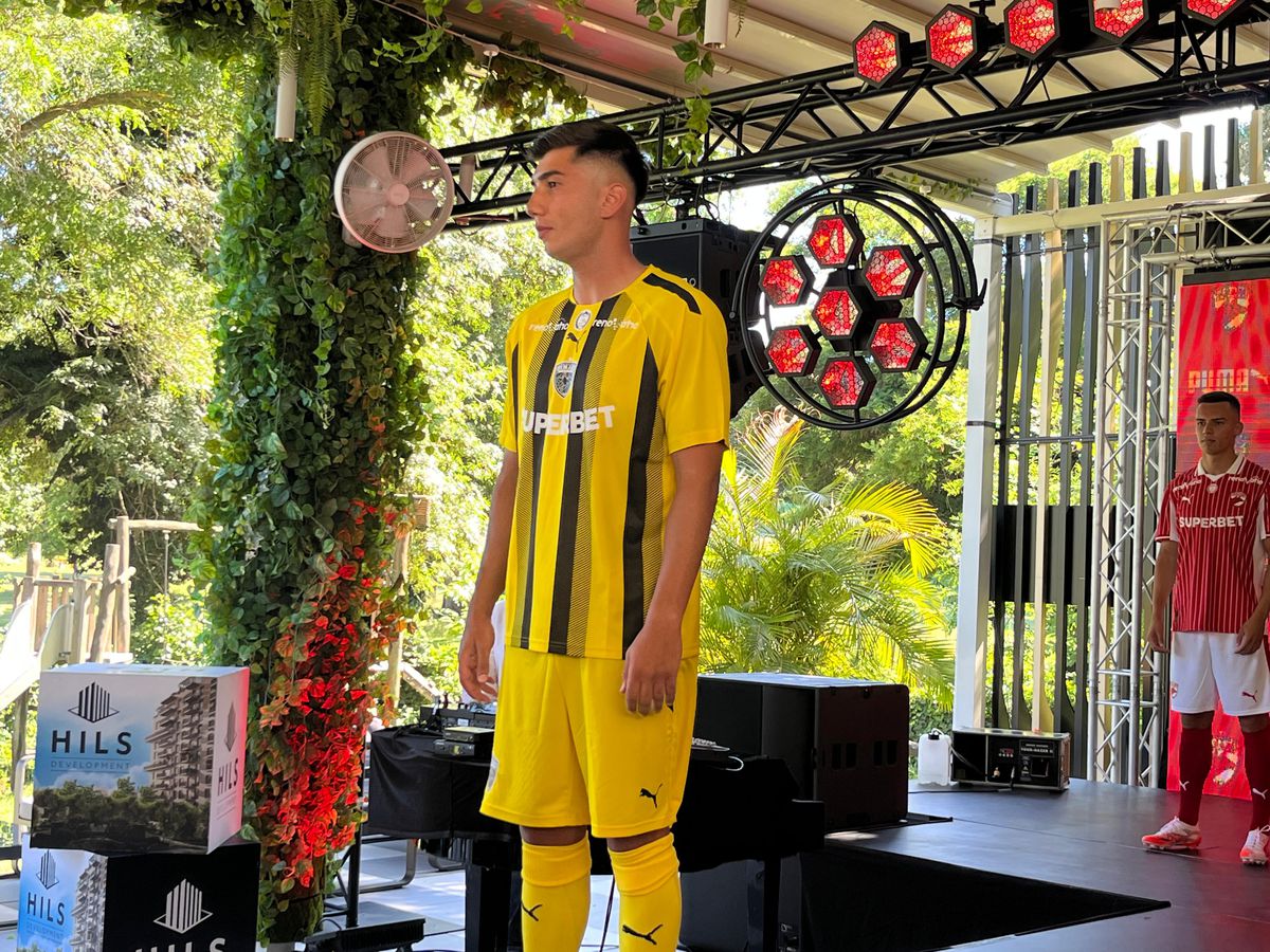 Raul Rusescu, după ce a văzut echipamentele lui Dinamo: „E de la Steaua? Zici că e de antrenament”