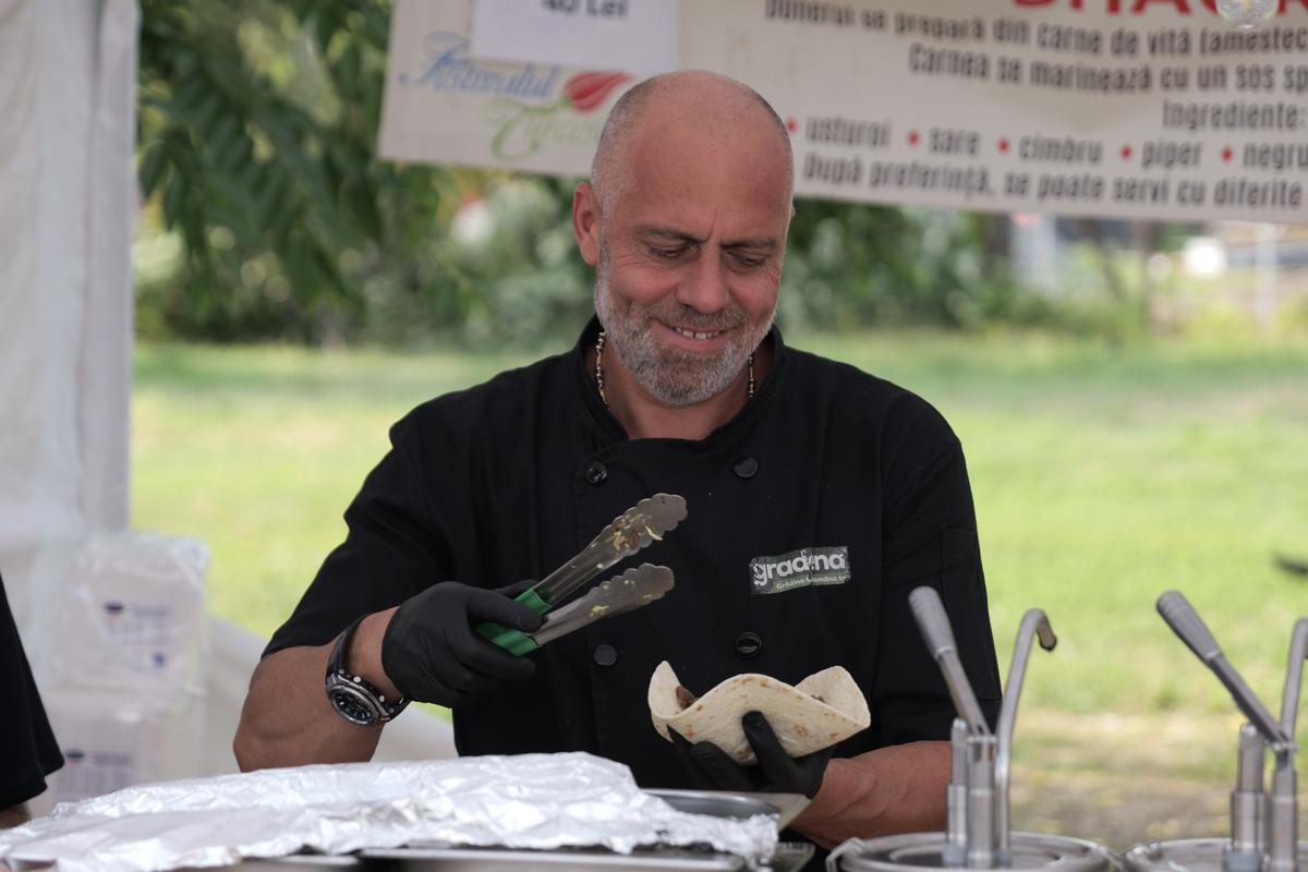 Kebab Arena! În absența fotbalului, turcii au pus stăpânire pe cel mai mare stadion al României