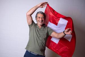 Murat Yakin are grijă de somnul fanilor » Selecționerul Elveției vinde saltele cu somiere în jumătate din țară!
