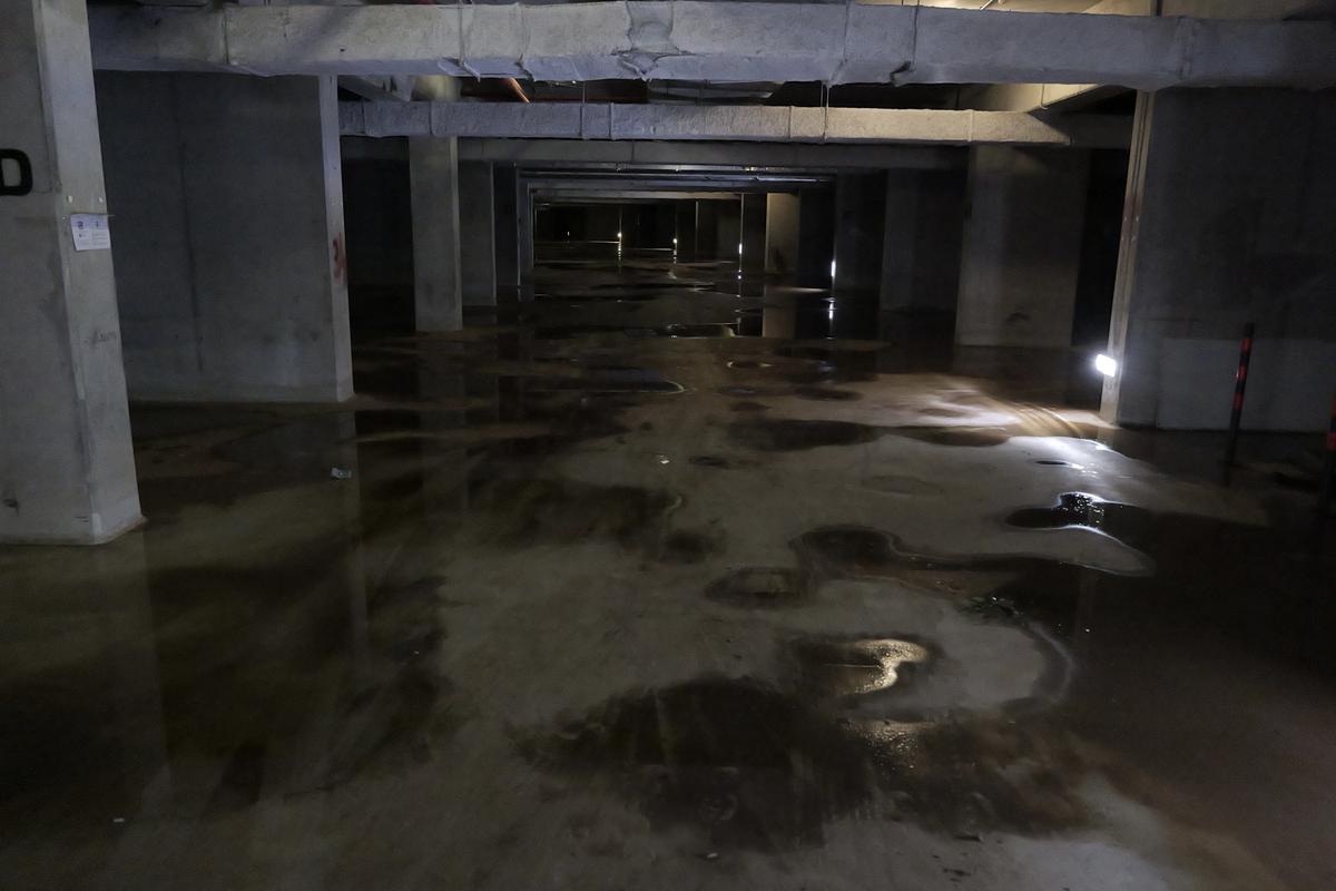 Dezastru total pe Arena Națională! » Cel mai mare stadion al țării a fost inundat de furtună: lifturile sunt inundate și blocate, iar gazonul e distrus