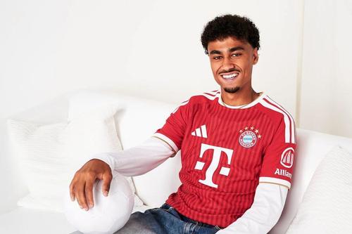 Nathaniel Brown, prezentat oficial la Bayern Munchen // foto: fcbayern.com