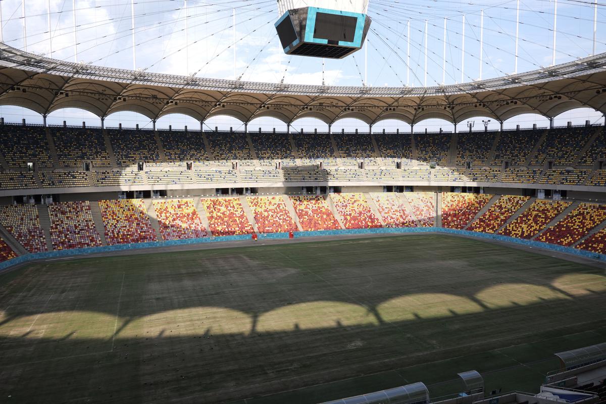 Dezastru total pe Arena Națională! » Cel mai mare stadion al țării a fost inundat de furtună: lifturile sunt inundate și blocate, iar gazonul e distrus