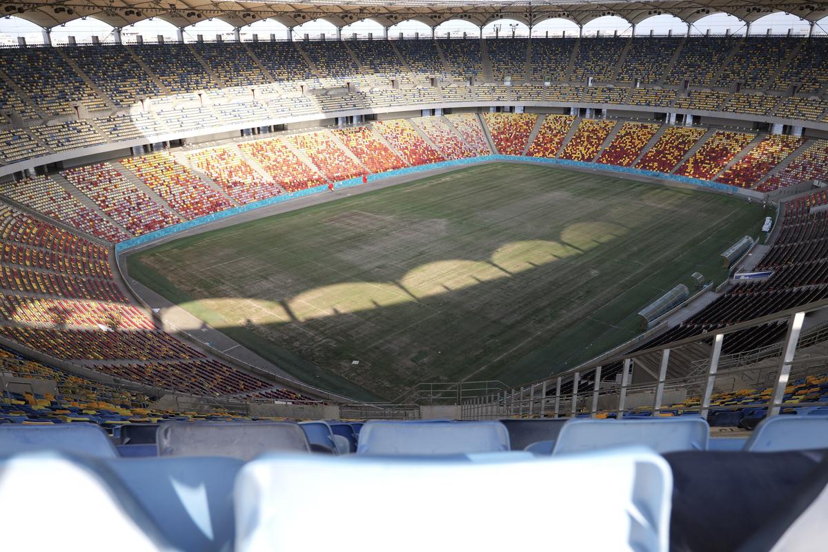 Dezastru total pe Arena Națională! » Cel mai mare stadion al țării a fost inundat de furtună: lifturile sunt inundate și blocate, iar gazonul e distrus
