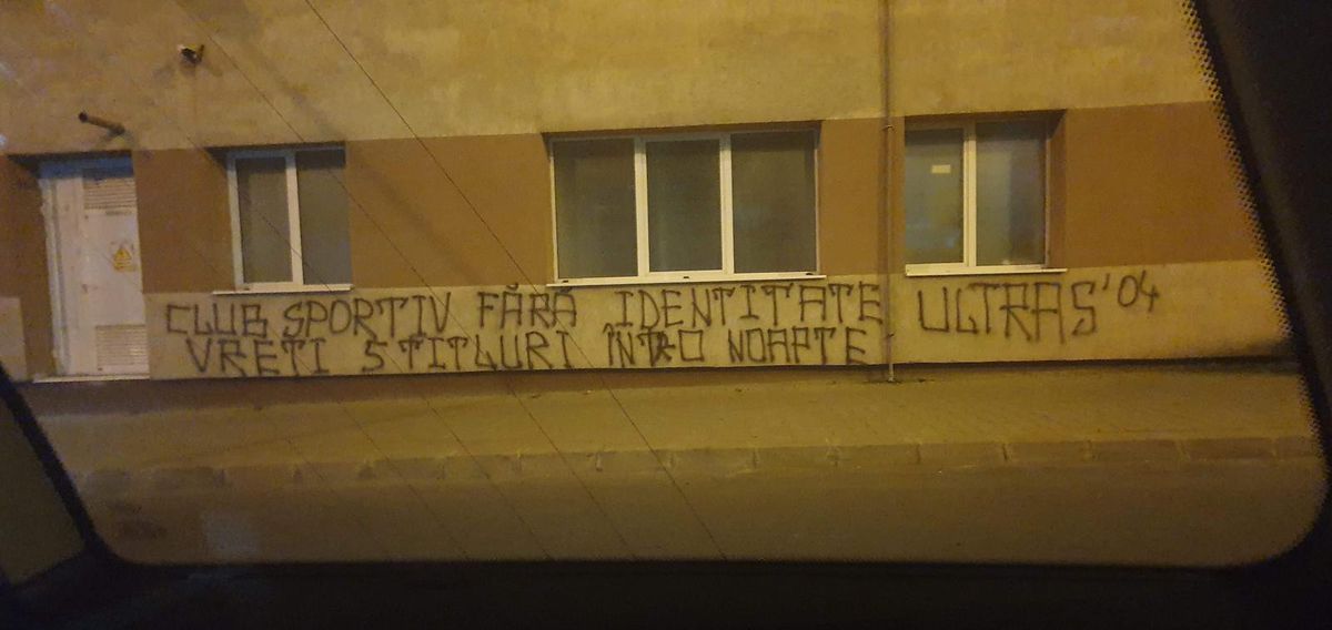CRAIOVA - CFR CLUJ. FOTO Se anunță haos pe străzile din Bănie! Ultrașii din Peluza Sud și-au început numărul
