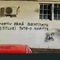 Ultrașii din Peluza Sud au scris pe pereți, în diverse locații, următorul mesaj: „Club Sportiv fără identitate / Vreți 5 titluri într-o noapte”.