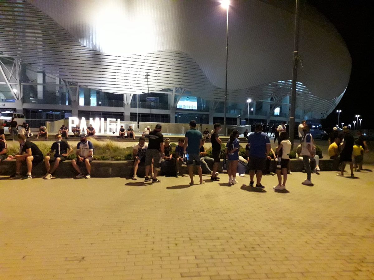 CRAIOVA - CFR CLUJ 1-3. VIDEO+FOTO Fanii Craiovei s-au strâns la stadion! Scandări xenofobe, înjurături la adresa lui Mititelu și încurajări pentru echipă