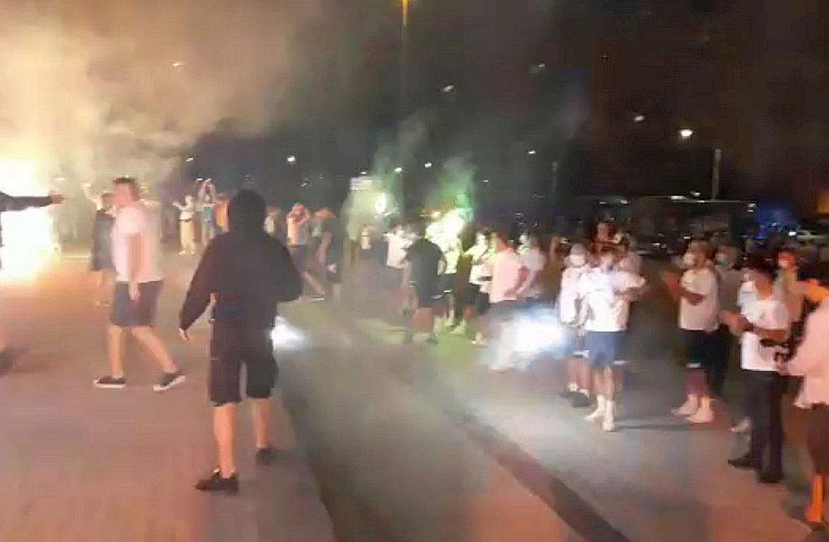 CRAIOVA - CFR CLUJ 1-3. VIDEO+FOTO Fanii Craiovei s-au strâns la stadion! Scandări xenofobe, înjurături la adresa lui Mititelu și încurajări pentru echipă