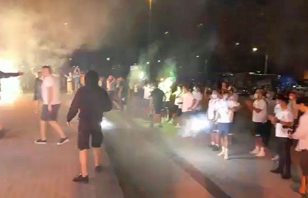 CRAIOVA - CFR CLUJ 1-3. VIDEO+FOTO Fanii Craiovei s-au strâns la stadion! Scandări xenofobe, înjurături la adresa lui Mititelu și încurajări pentru echipă