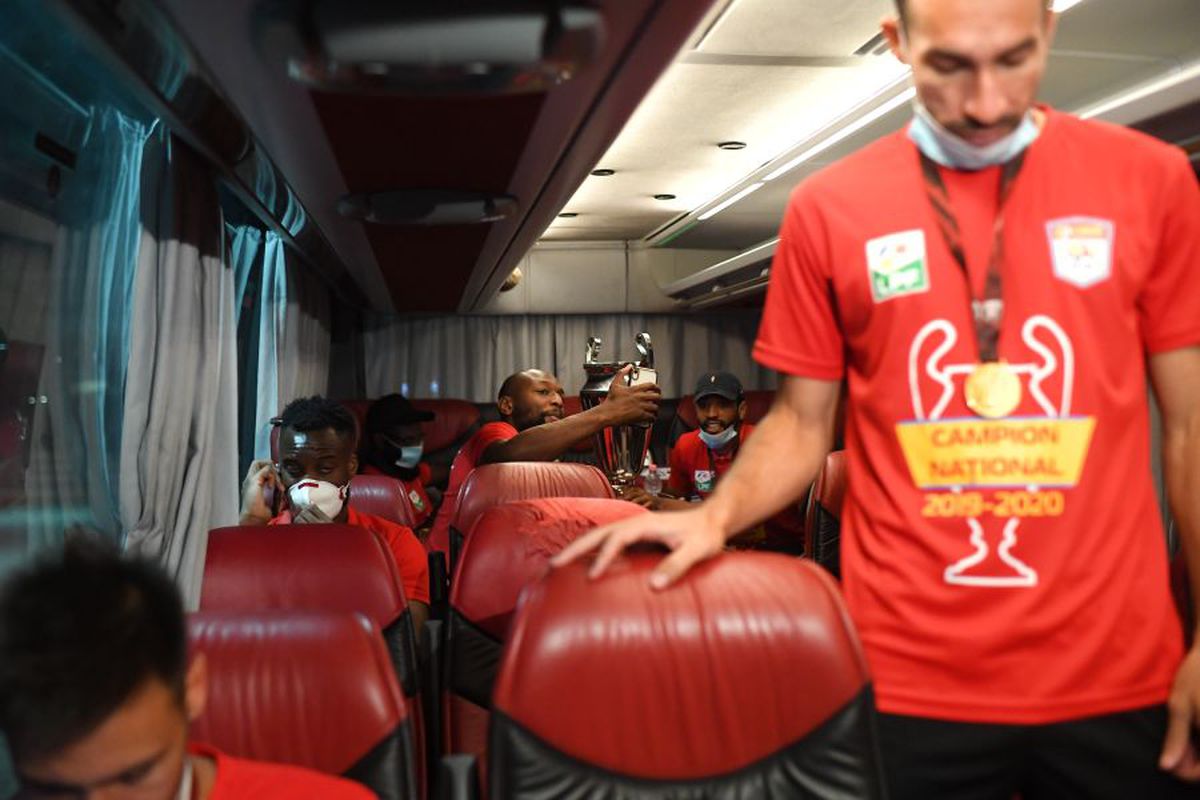 FOTO Imagini de senzație din autocarul lui CFR Cluj