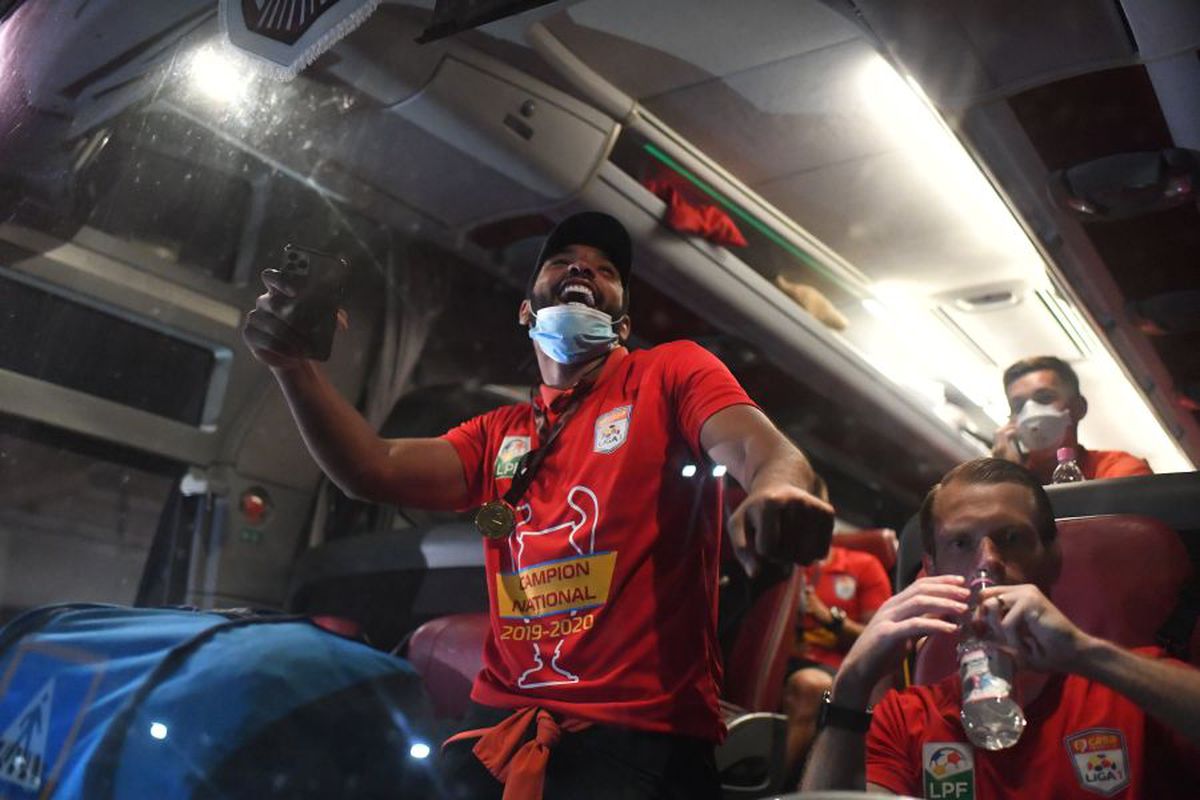 CFR CAMPIOANĂ // VIDEO Imagini de senzație din vestiarul lui CFR Cluj și din autocar