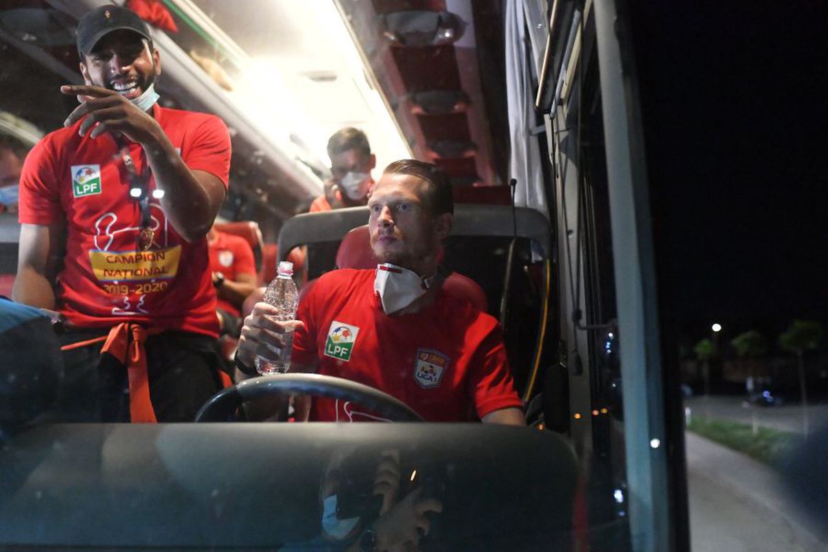 FOTO Imagini de senzație din autocarul lui CFR Cluj