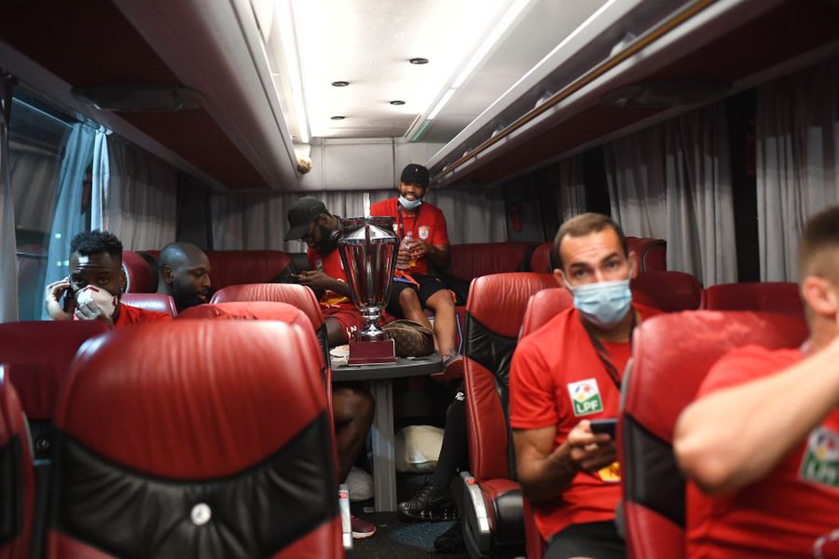 FOTO Imagini de senzație din autocarul lui CFR Cluj