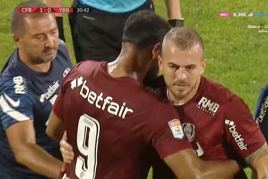 Denis Alibec, părăsind terenul în CFR Cluj - Young Boys // foto: captură DigiSport Probleme pentru CFR Cluj » Denis Alibec, transferul-vedetă, s-a accidentat